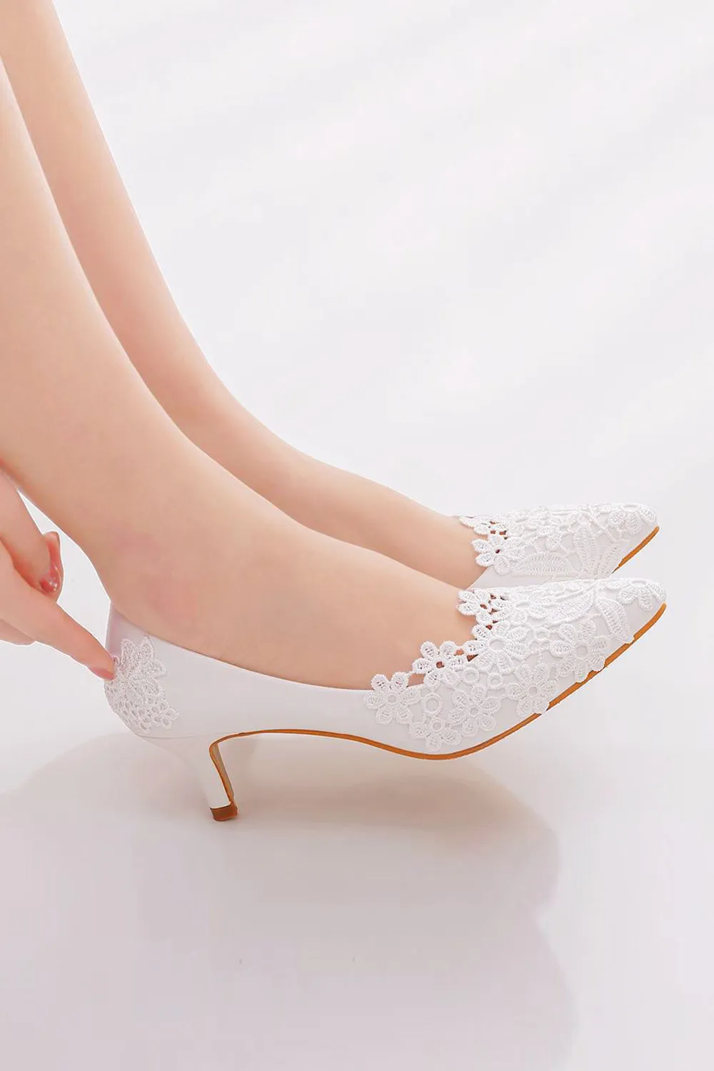 Elegant Lace Flower White Wedding Shoes