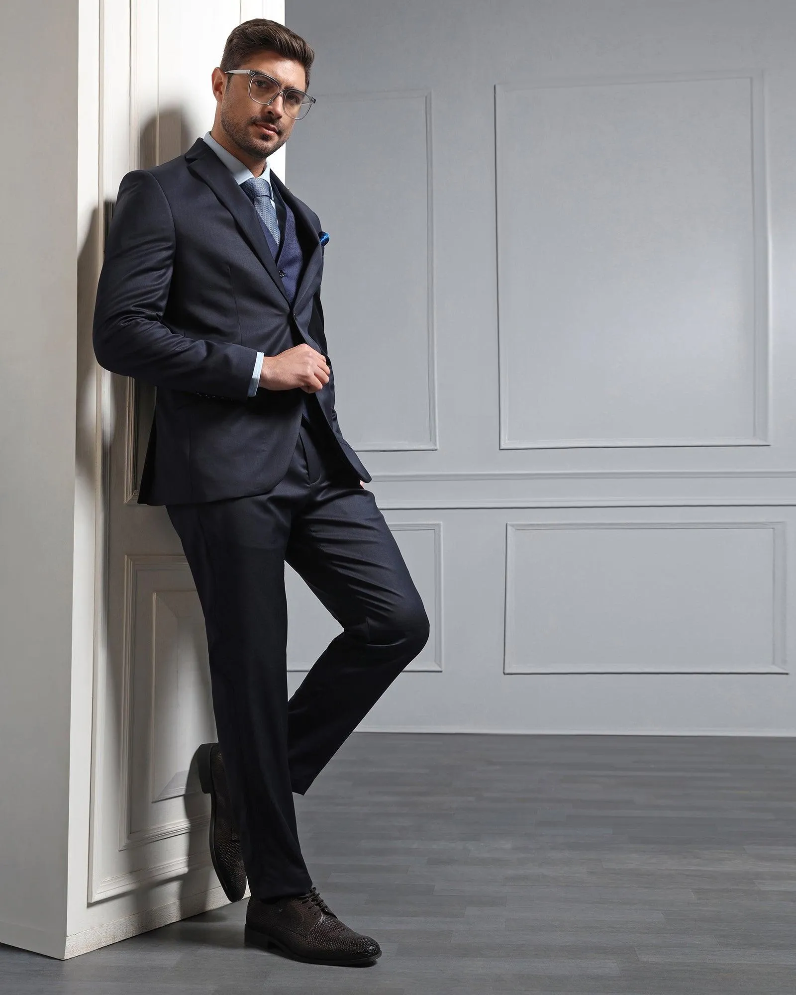 Luxe Three Piece Navy Solid Formal Suit - Jetz